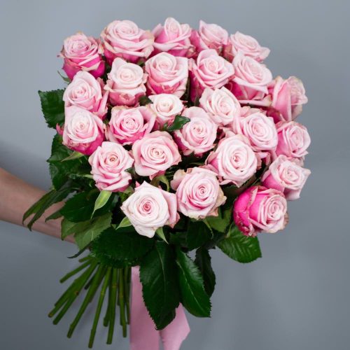 Букет из 25 розовых роз